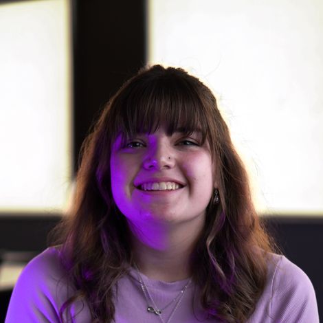 Photo of Elizabeth Bailey looking into the camera